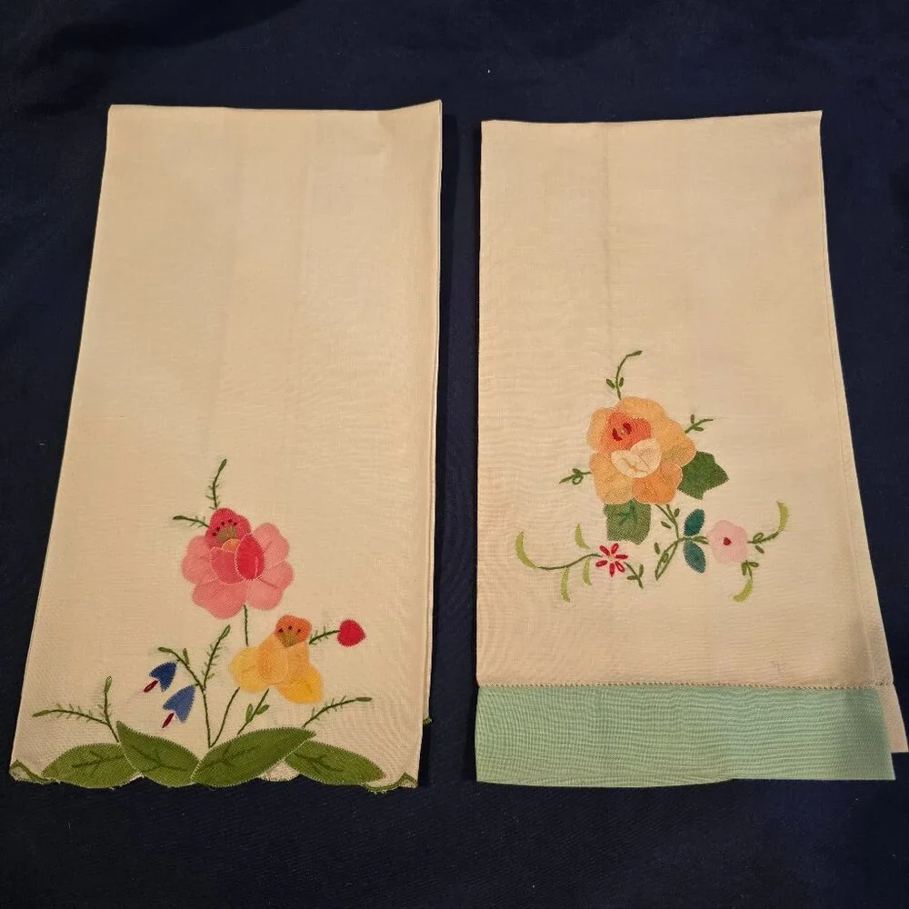 Hand Towels Set of 2 Linen Floral Applique Embroidery White Blue Pink 1950s MCM
